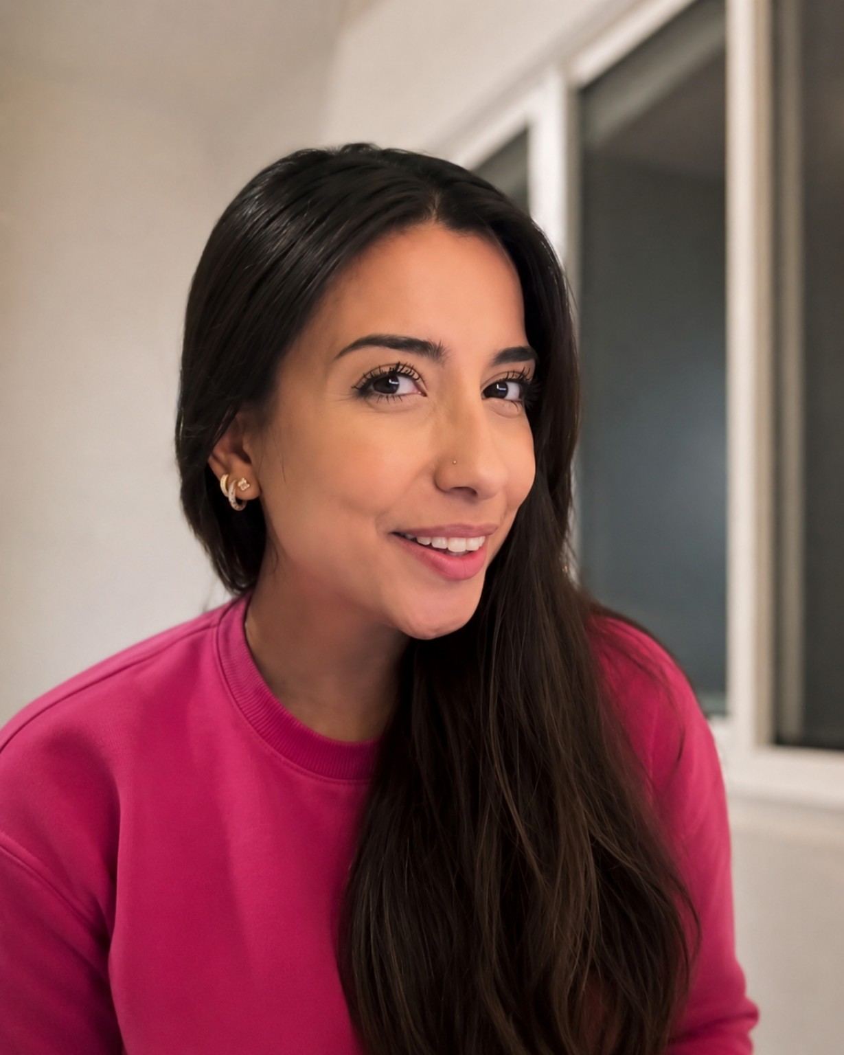 Teacher Vitória sorrindo